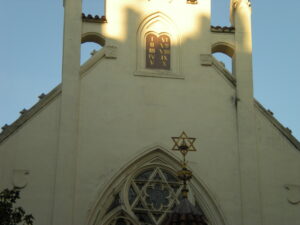 Maisel Synagogue's Star of David with the Prague Jewish hat in center and the Ten Commandments above